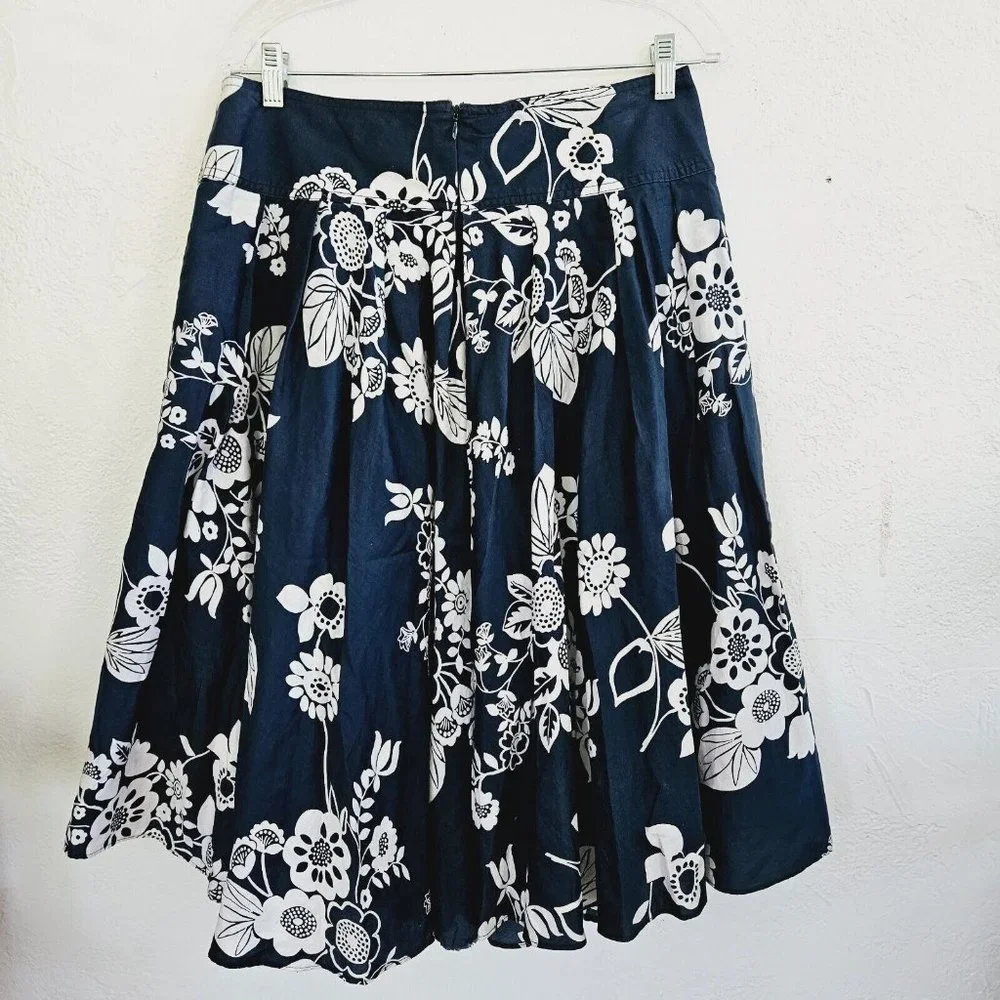 Josephine Chaus Woman Navy Floral Full Pleat Skirt Flowy 8 Knee Pockets Cotton - Picture 1 of 7
